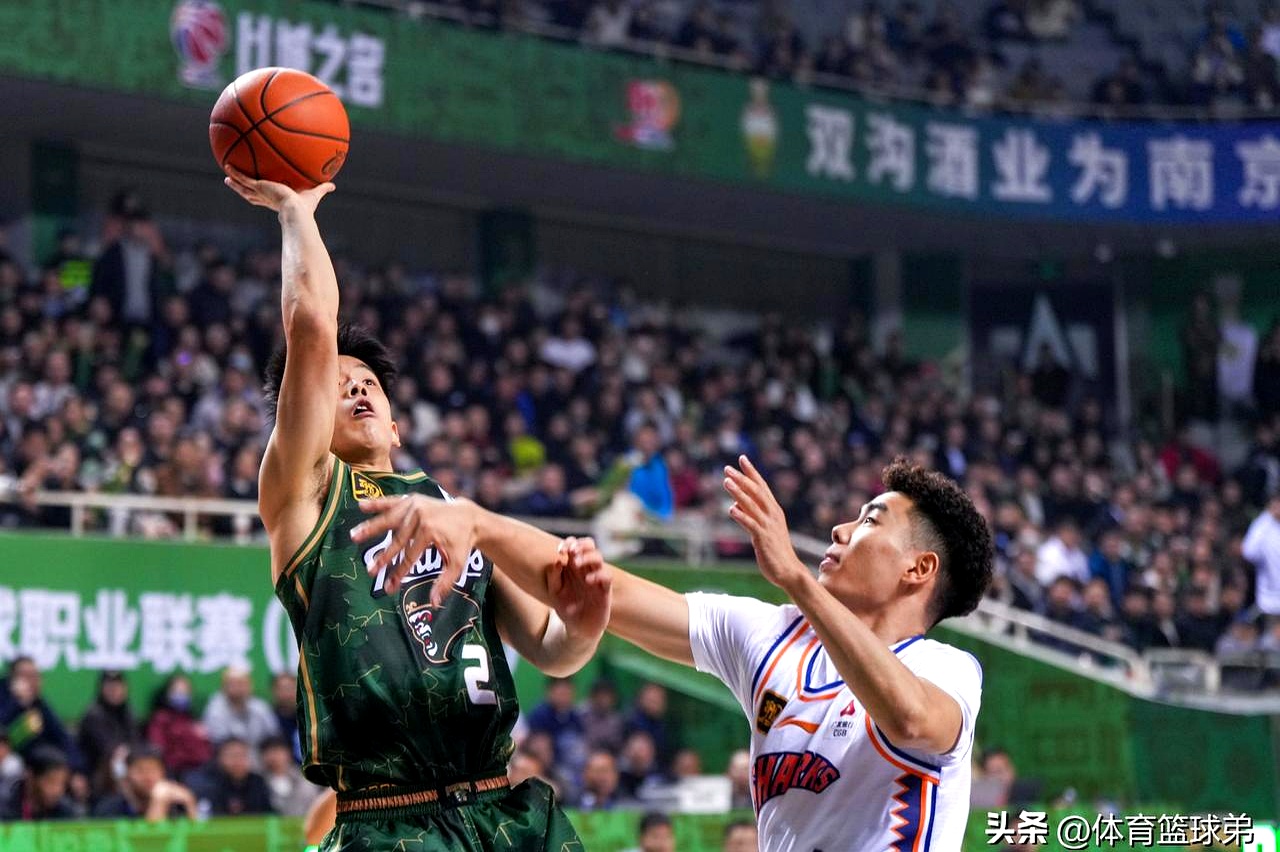 开元KY关键时刻NBA常规赛传出新动向，广东宏远刷新队史纪录，管理层表态：气氛紧张，高层口径保持一致的简单介绍